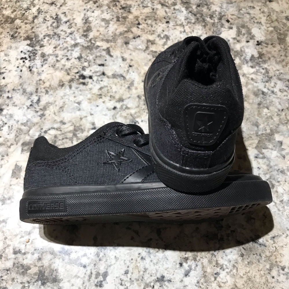 NIB unisex converse 12
